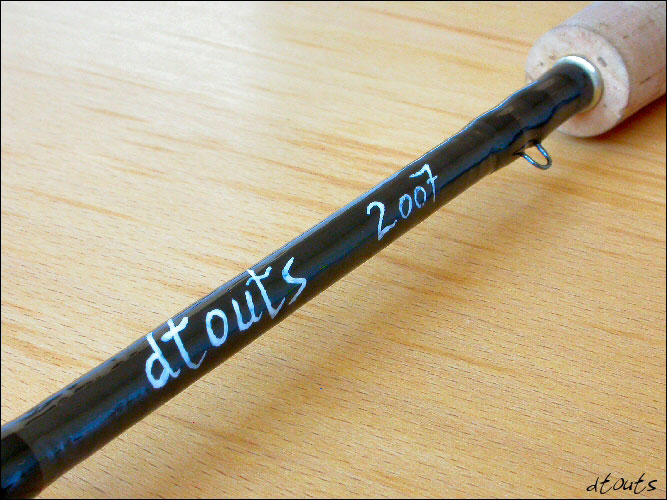 Finitions de la canne  pche (accroche mouche, inscriptions  l'encre de chine, vernis)