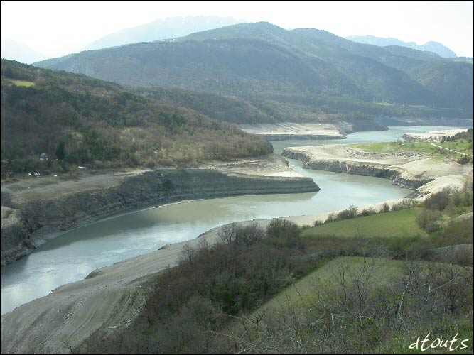 Lac de barrage du Monteynard-Avignonet (Isre - 38) / Pche : truite, brochet, perche, poisson blanc
