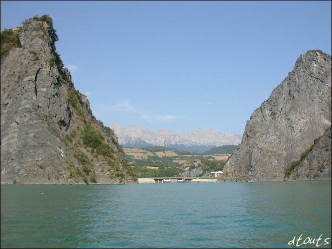 Lac de barrage du Monteynard-Avignonet (Isre - 38) / Pche : truite, brochet, perche, poisson blanc